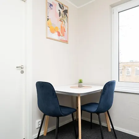 Apartment 8 - Bright 2br Apartment, Near Centre, Airport Access *
