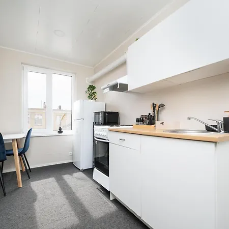 8 - Bright 2br Apartment, Near Centre, Airport Access *