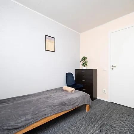 8 - Bright 2br Apartment, Near Centre, Airport Access