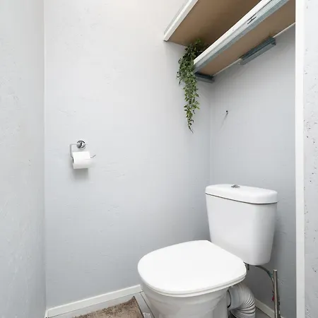 Apartment 8 - Bright 2br Apartment, Near Centre, Airport Access
