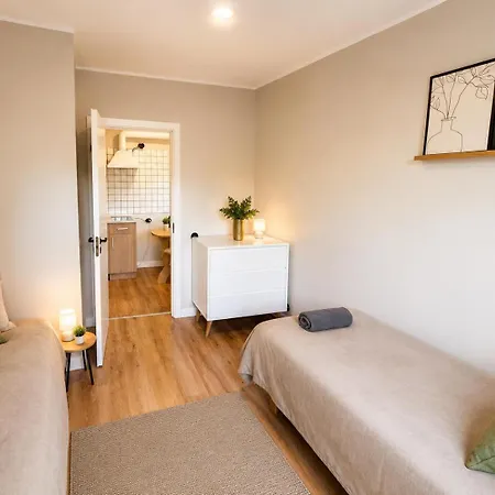 Apartment 8 - Bright 2br Apartment, Near Centre, Airport Access *