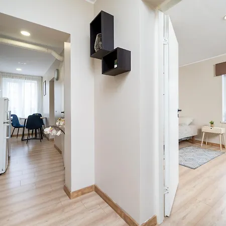 Apartment 8 - Bright 2br Apartment, Near Centre, Airport Access *