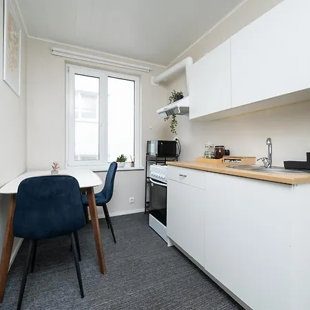 Apartment 8 - Bright 2br Apartment, Near Centre, Airport Access *