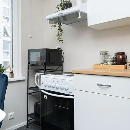 8 - Bright 2br Apartment, Near Centre, Airport Access