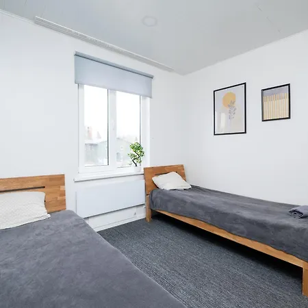 8 - Bright 2br Apartment, Near Centre, Airport Access Apartment