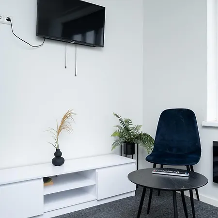 Apartment 8 - Bright 2br Apartment, Near Centre, Airport Access *