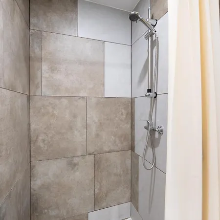 Apartment 8 - Bright 2br Apartment, Near Centre, Airport Access