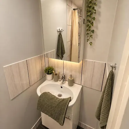 8 - Bright 2br Apartment, Near Centre, Airport Access Apartman Tallinn