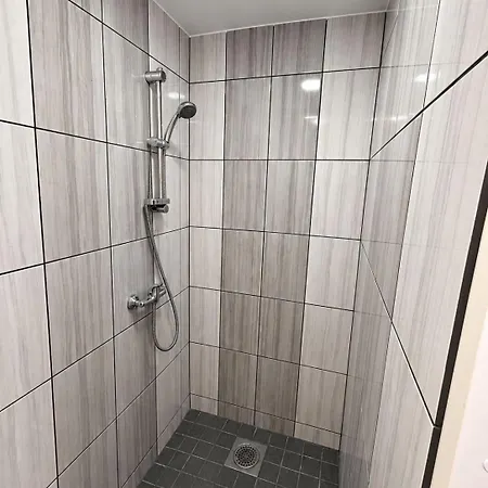 8 - Bright 2br Apartment, Near Centre, Airport Access *