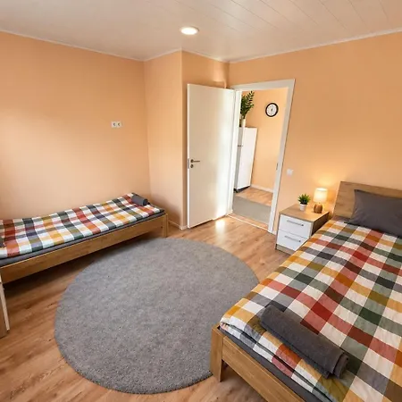 Apartman 8 - Bright 2br Apartment, Near Centre, Airport Access