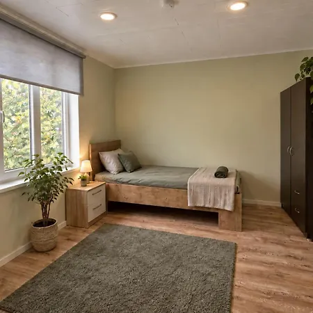 8 - Bright 2br Apartment, Near Centre, Airport Access *